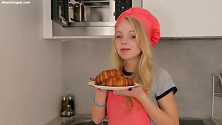 Blonde, Kitchen, Teen